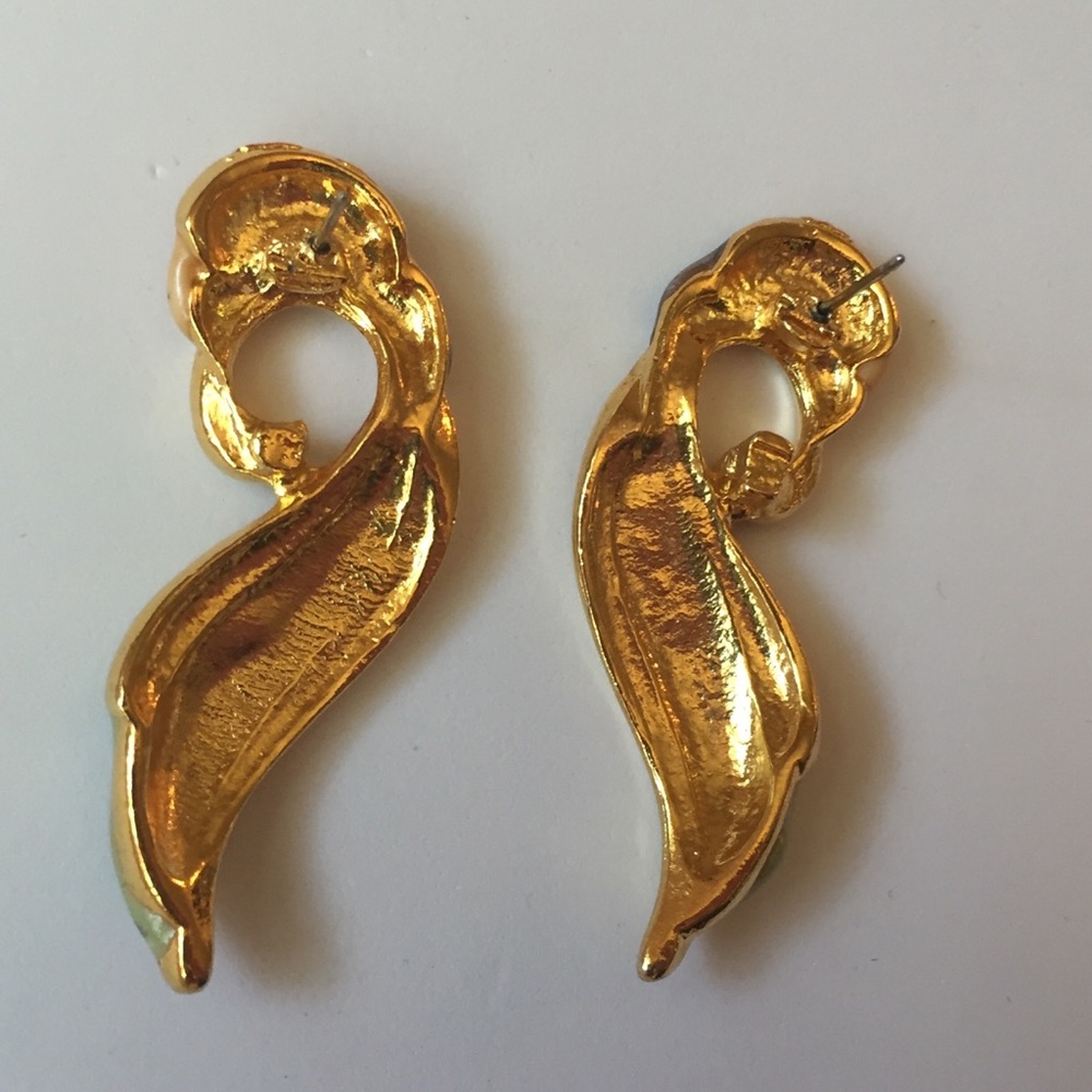 VINTAGE Goldtone Enamel Swirl Post Earrings ! ! ! - Picture 2 of 3